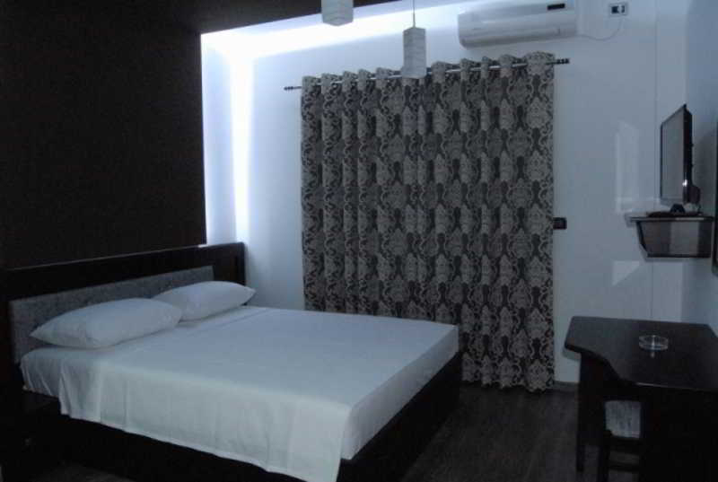 New Heaven Hotel ซารานเดอ ภายนอก รูปภาพ