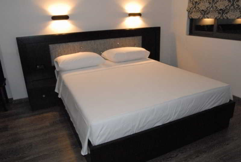 New Heaven Hotel ซารานเดอ ภายนอก รูปภาพ